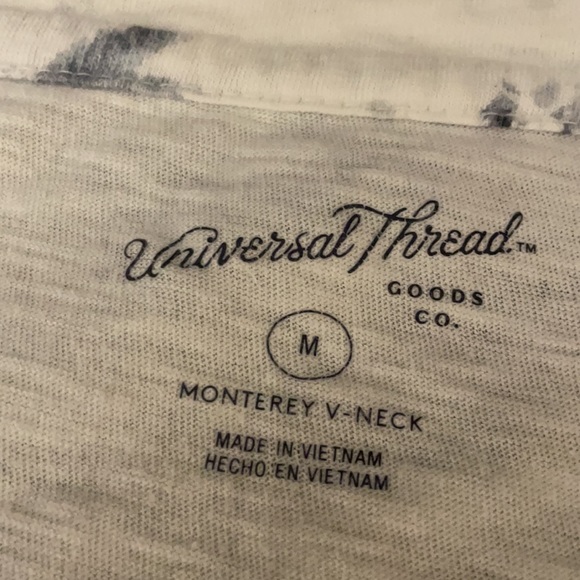 Universal thread three medium T-shirts one gray one tie-dyed white/blue, black - Picture 4 of 5